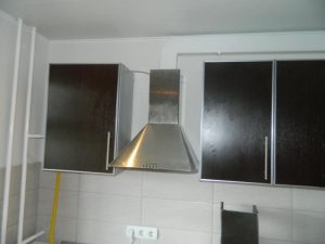 Установка вытяжки на кухне в Мензелинске